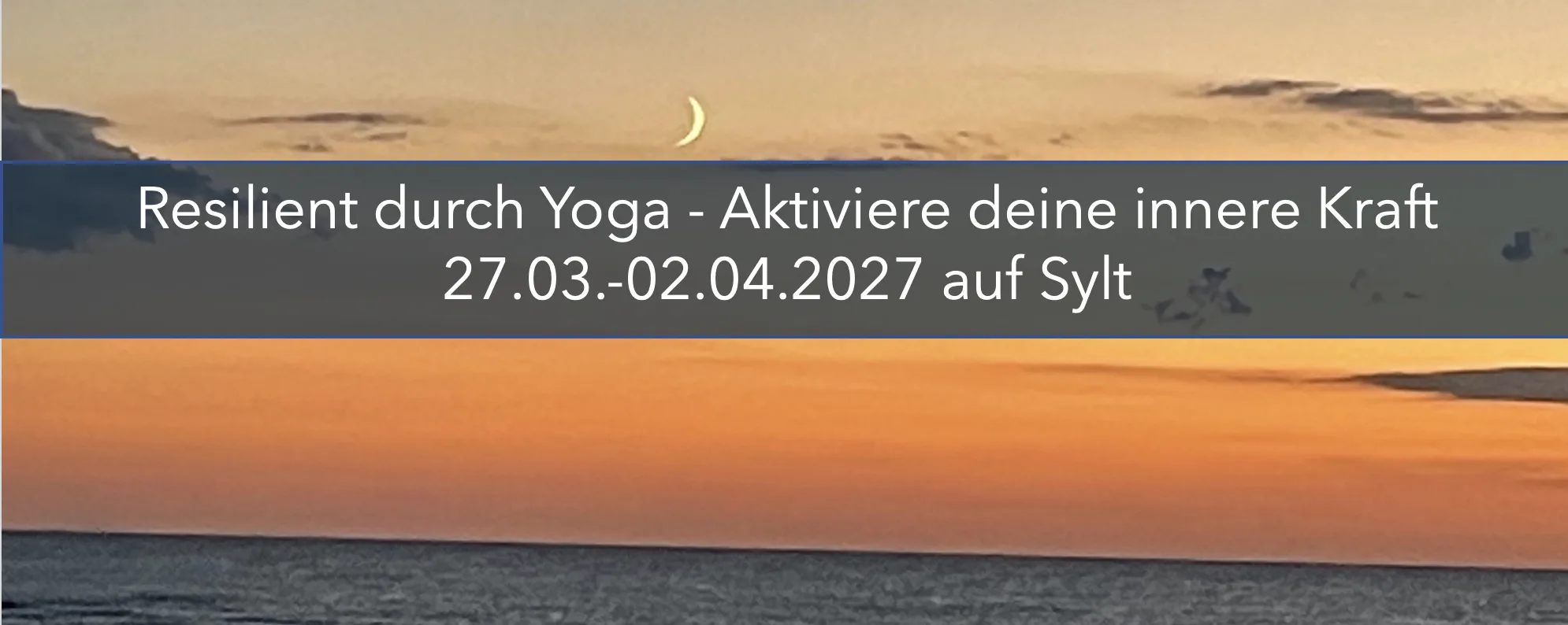 Resilient durch Yoga – Aktiviere deine innere Kraft, 27.03.–02.04.2027 auf Sylt: Mondsichel über dem Meer